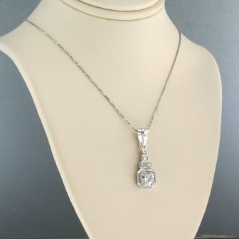 18k witgouden collier met hanger bezet met Bolsjewiek en oud 8 kant geslepen diamant tot. 0,75ct - F/G - VS/SI - 45 cm lang
