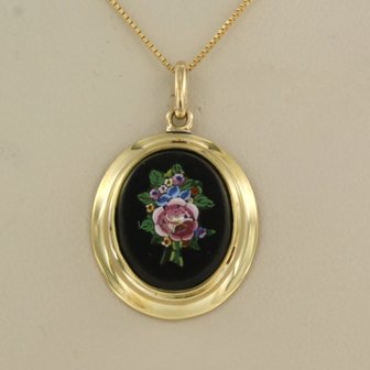 18 kt gold necklace with pendant with onyx and micro mosaic in the shape of a flower