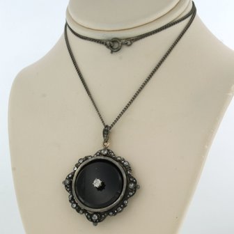 Zilveren collier en hanger bezet met onyx, Bolsjewiek en roos geslepen diamant