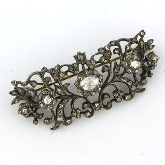 Gold with silver brooch set with rose diamonds tot. 1.10ct - G/H - SI