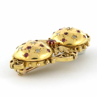 14 kt yellow gold brooch set with ruby ​​and diamond in total approx. 0.03 ct