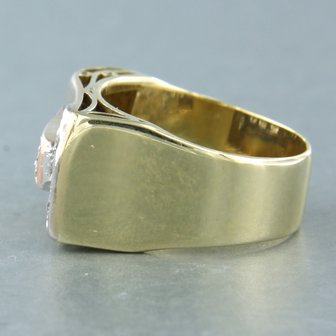 14 kt three-tone gold ring set with a brilliant cut diamond tot. 0.50ct