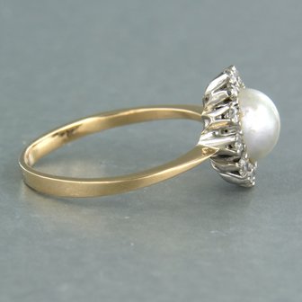 18k bicolor gouden entourage ring bezet met mabee parel en aan entourage single cut geslepen diamant tot. 0,20ct