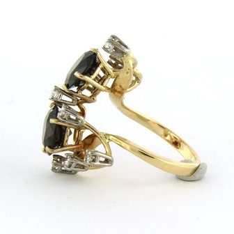 14k bicolour gouden ring bezet met granaat tot. 4,56ct en briljant geslepen diamanten tot. 0,36ct
