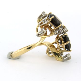 14k bicolour gouden ring bezet met granaat tot. 4,56ct en briljant geslepen diamanten tot. 0,36ct