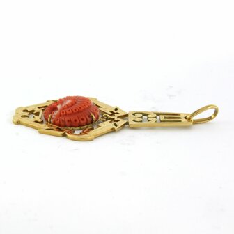 18k yellow gold pendant set with coral