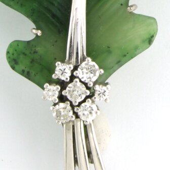 18 kt white gold brooch set with moss agate and brilliant cut diamond, approx. 0.20 ct in total