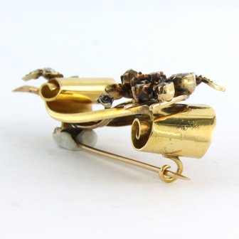 18k yellow gold brooch set with rose diamond