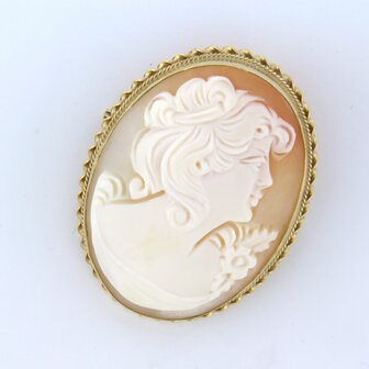 9k gold cameo brooch
