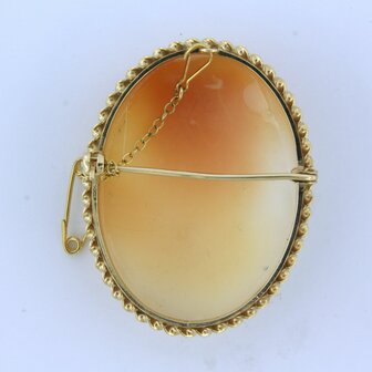 9k gold cameo brooch