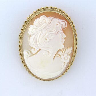 9k gold cameo brooch