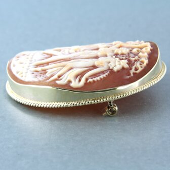 BWG (9k) cameo brooch