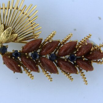 14k yellow gold brooch set with goldstone and sapphire