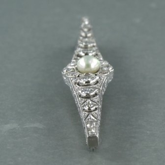 14k white gold brooch with pearl and diamond 0.70 ct