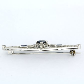 14K wit gouden broche bezet met saffier en single cut geslepen diamant tot. 0,40ct