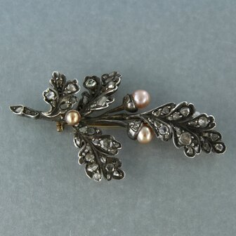 Goud met zilver broche bezet met parel en rose cut geslepen diamanten tot. 0,50ct