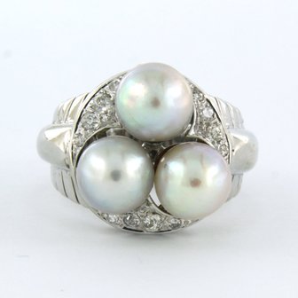 18 kt white gold ring set with pearl and Bolshevik cut diamond tot. 0.23ct