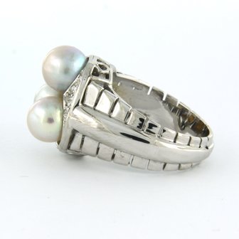 18 kt white gold ring set with pearl and Bolshevik cut diamond tot. 0.23ct