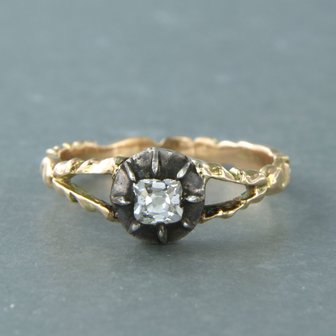 14k geel gouden ring met Z2 zilveren kop bezet met Bolsjewiek geslepen diamant tot. 0.35ct