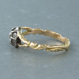 14k geel gouden ring met Z2 zilveren kop bezet met Bolsjewiek geslepen diamant tot. 0.35ct