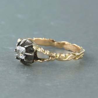 14k geel gouden ring met Z2 zilveren kop bezet met Bolsjewiek geslepen diamant tot. 0.35ct