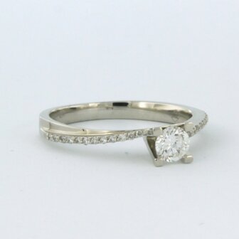 18 kt white gold ring set with brilliant cut diamonds. 0.38ct