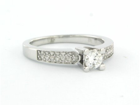 18 kt white gold ring set with brilliant cut diamonds. 0.40ct