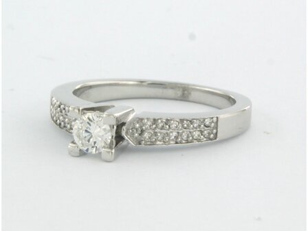 18 kt white gold ring set with brilliant cut diamonds. 0.40ct