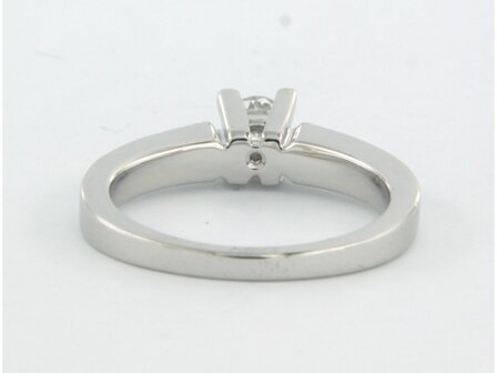 18 kt white gold ring set with brilliant cut diamonds. 0.40ct