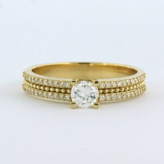 18 kt yellow gold ring set with brilliant cut diamond 0.32 ct and brilliant cut diamonds 0.14 ct