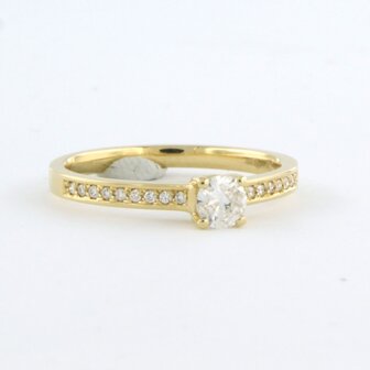 18k geel gouden ring bezet met briljant geslepen diamant 0.29 ct en briljant geslepen diamanten 0.10 ct