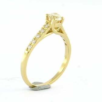 18k geel gouden ring bezet met briljant geslepen diamanten 0,42ct/0,14ct - rm 17.5 (55)