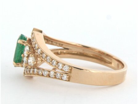 18 kt red gold ring set with emerald and brilliant cut diamond 0.58 ct - rm 17.5 (55)