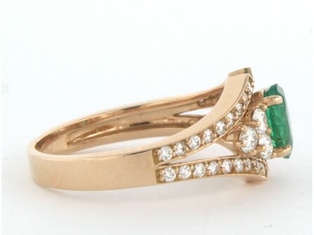 18 kt red gold ring set with emerald and brilliant cut diamond 0.58 ct - rm 17.5 (55)