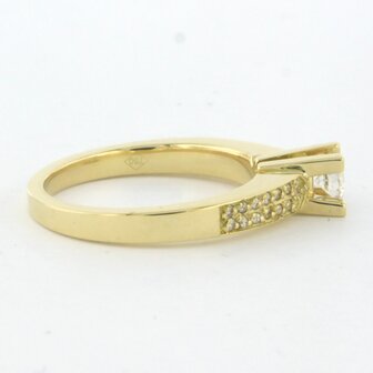 18k geel gouden ring bezet met briljant geslepen diamant 0,23ct en briljant geslepen diamanten 0.10 ct