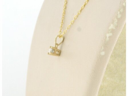 14 kt yellow gold necklace with solitair pendant with diamond 0.09 ct