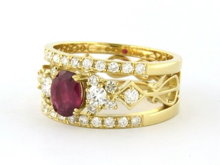 18 kt yellow gold ring with central ruby and brilliant cut diamond 0.80 ct