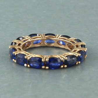 18 kt red gold eternity ring set with sapphire 6.30 ct