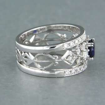 14 kt white gold ring with central sapphire and brilliant cut diamond 0.70 ct