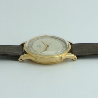 Omega Bumper Automatic Bumper 18k yellow gold case | ref 2421
