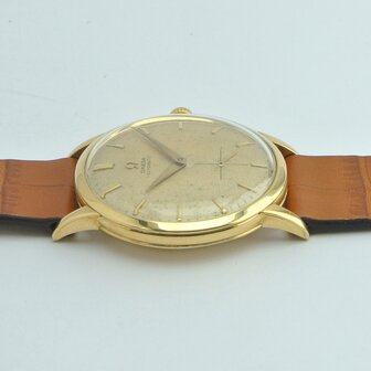 Omega Classic Vintage Automatic ref 2617 18k yellow gold case