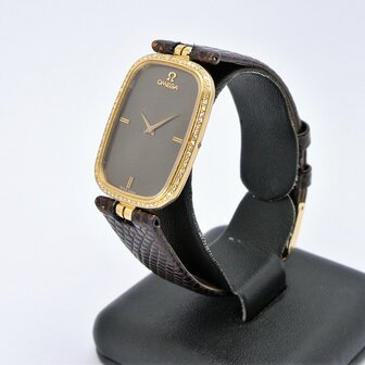 Omega 18k gold case with diamonds ref 1365