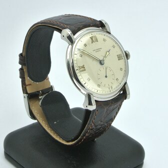 Universal Gen&egrave;ve Vintage 1942 | Cal 262