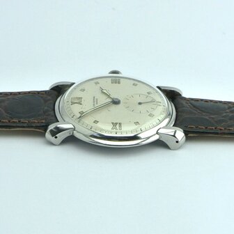 Universal Gen&egrave;ve Vintage 1942 | Cal 262