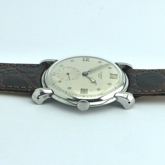 Universal Gen&egrave;ve Vintage 1942 | Cal 262