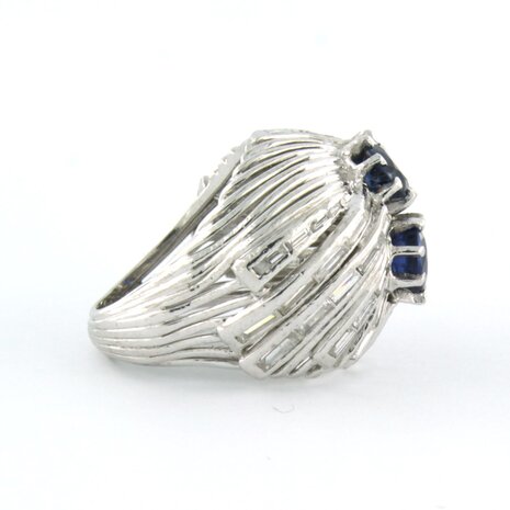 14k white gold cocktail ring with sapphire and diamant tot. 0,50ct - F/G - VS/SI - size 14 (44)44)