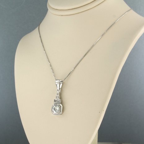 18k witgouden collier met hanger bezet met Bolsjewiek en oud 8 kant geslepen diamant tot. 0,75ct - F/G - VS/SI - 45 cm lang