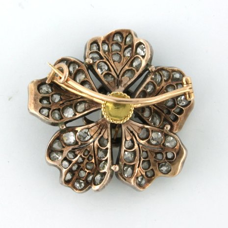 14k goud met zilver broche bezet met parel en Bolsjewiek en roos diamanten