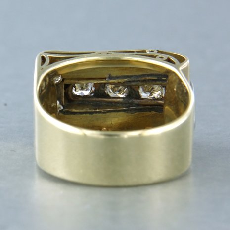 14 kt three-tone gold ring set with a brilliant cut diamond tot. 0.50ct
