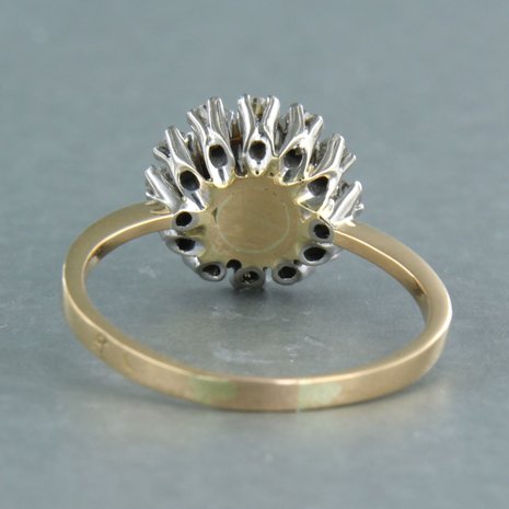 18k bicolor gouden entourage ring bezet met mabee parel en aan entourage single cut geslepen diamant tot. 0,20ct